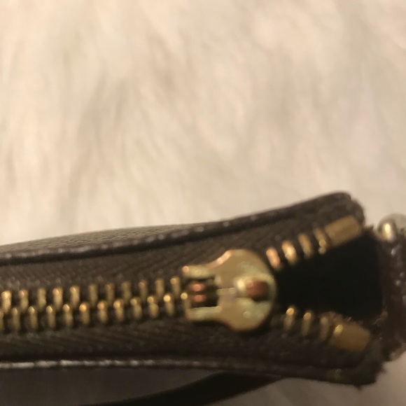 Louis Vuitton Monogram Ponchette - Picture 8 of 8